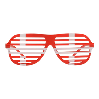 Rød/hvide solbriller med skodder-design, der har vandrette striber og et unikt look.