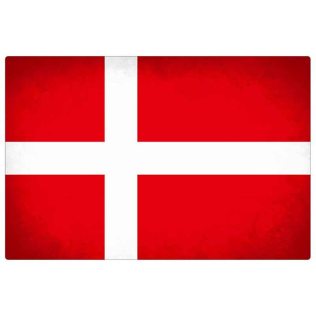 Rektangulært metalskilt med Dannebrog-design, rød baggrund og hvidt kors, symboliserer Danmark.