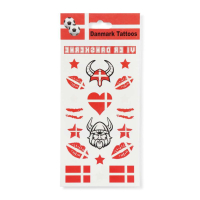 Ark med danske tatoveringer, inkl. vikinger og flag i rød, sort og hvid.