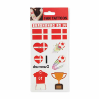 Ark med danske flag, hjerter, fodbolde, trøje nr. 10 og pokal som midlertidige tatoveringer.