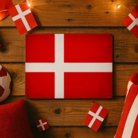 Metalskilt med Dannebrog design