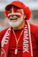 Glad dansk fan med keyhanger og fløjte til salg på roligan.dk