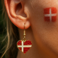 Pige med Dannebrog ørering og ansigtsmaling