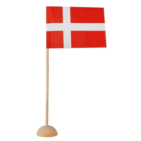 Dansk flag på træfod, rød med hvidt kors.