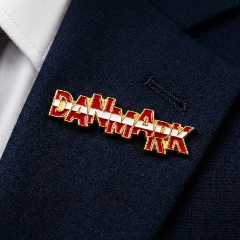 Pin Danmark tekst på jakkesæt