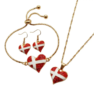 Dannebrog smykkesæt bestående af øreringe, halskæde og armbånd