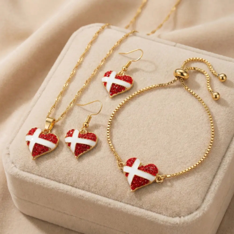 Smykkesæt bestående af øreringe, armbånd og halskæde med Dannebrog motiv