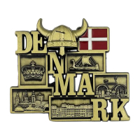 Guldfarvet Danmark vikingehjelm magnet – køleskabsmagnet souvenir