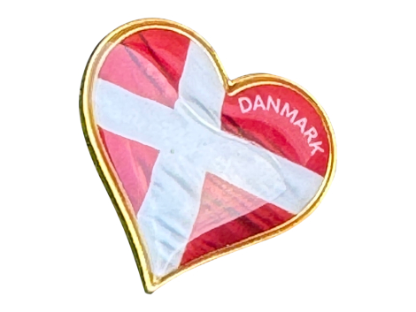 DK Flag Heartshape pin – hjerteformet Dannebrog emaljeret nål