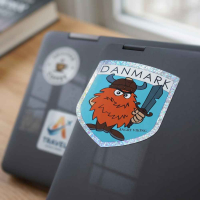 Angry viking danmark klistermærke på laptop computer