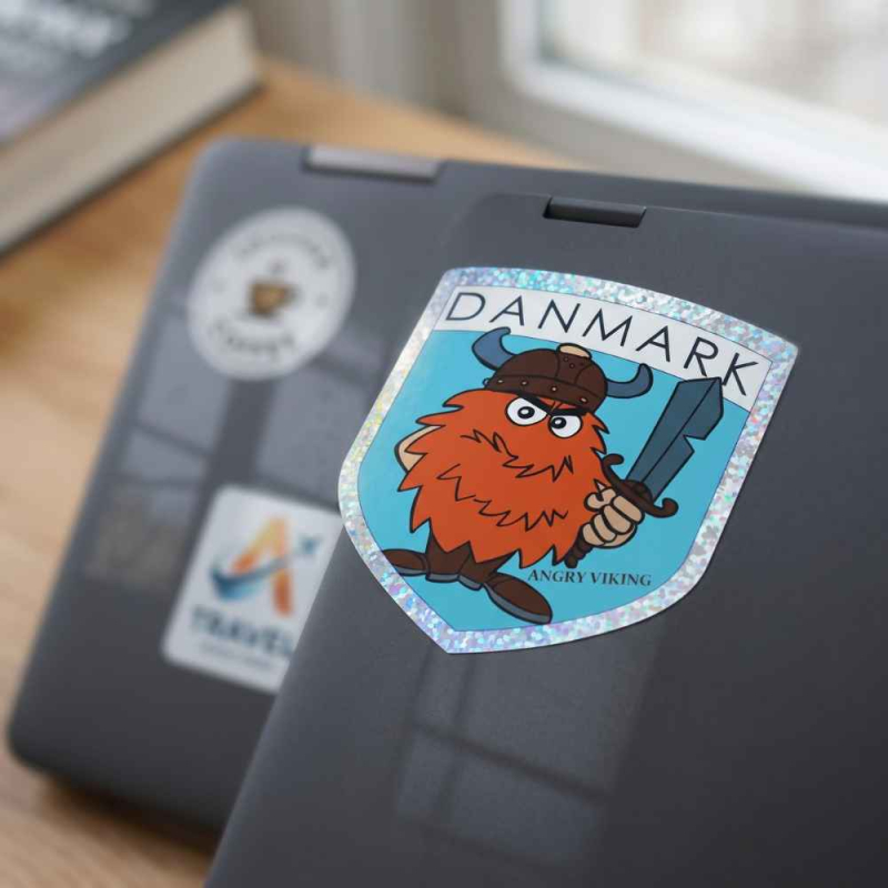 Angry viking danmark klistermærke på laptop computer